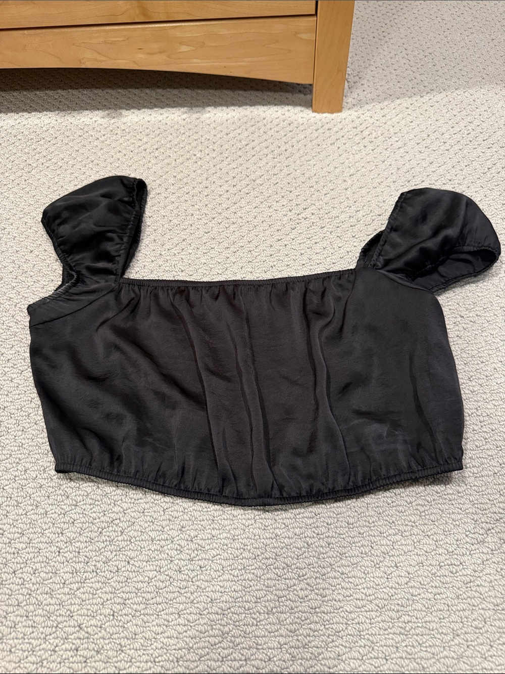 Wilfred Black Puff-Sleeve Cropped Top